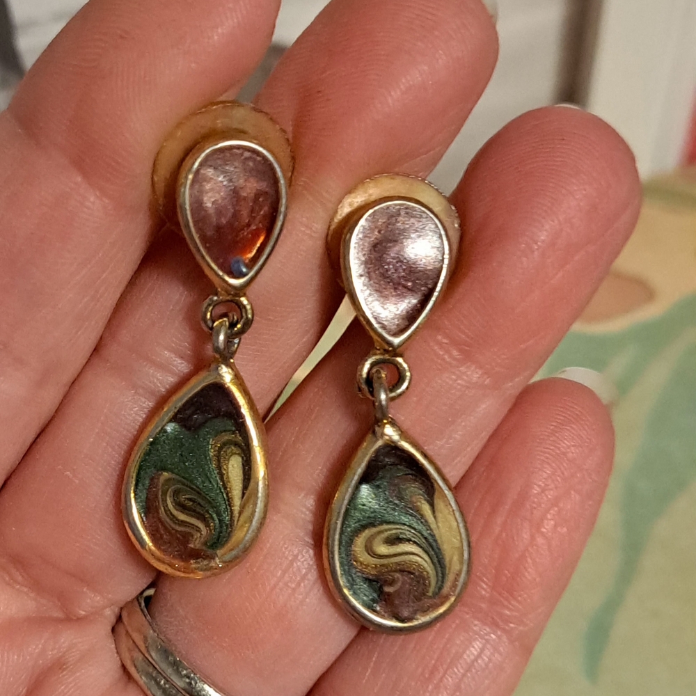 Elegant Gold and Green Teardrop Earrings